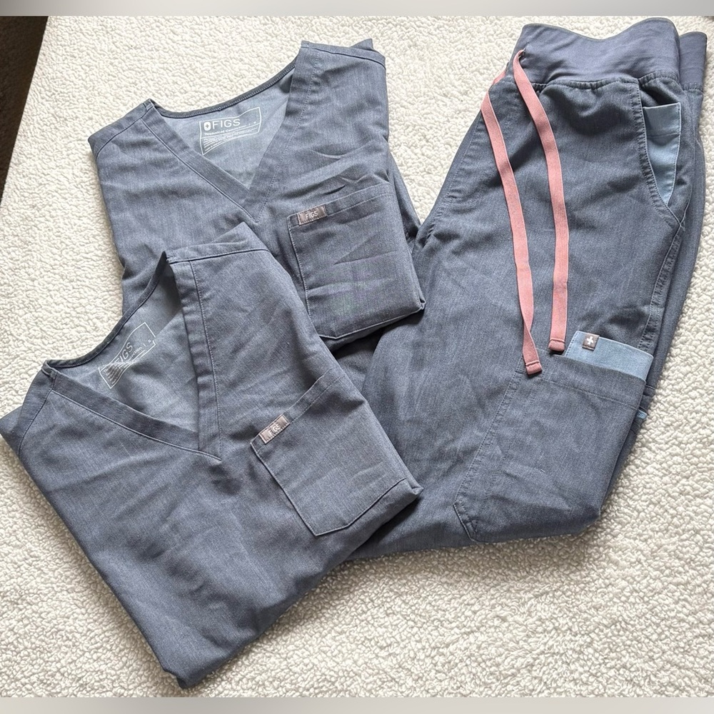 FIGS Heather Denim Scrub Set Bundle 2 Scrub Tops Size S & Scrub Pants Size M